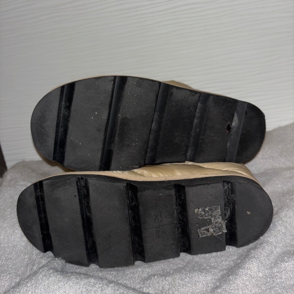 Ralph Lauren Logo Quilted Bootie - size 7.5 - Picture 2 of 3